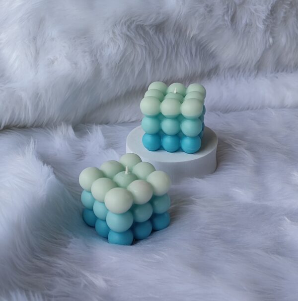 The Ocean Breeze | Scented Blue Ombre Bubble Candle - Image 2